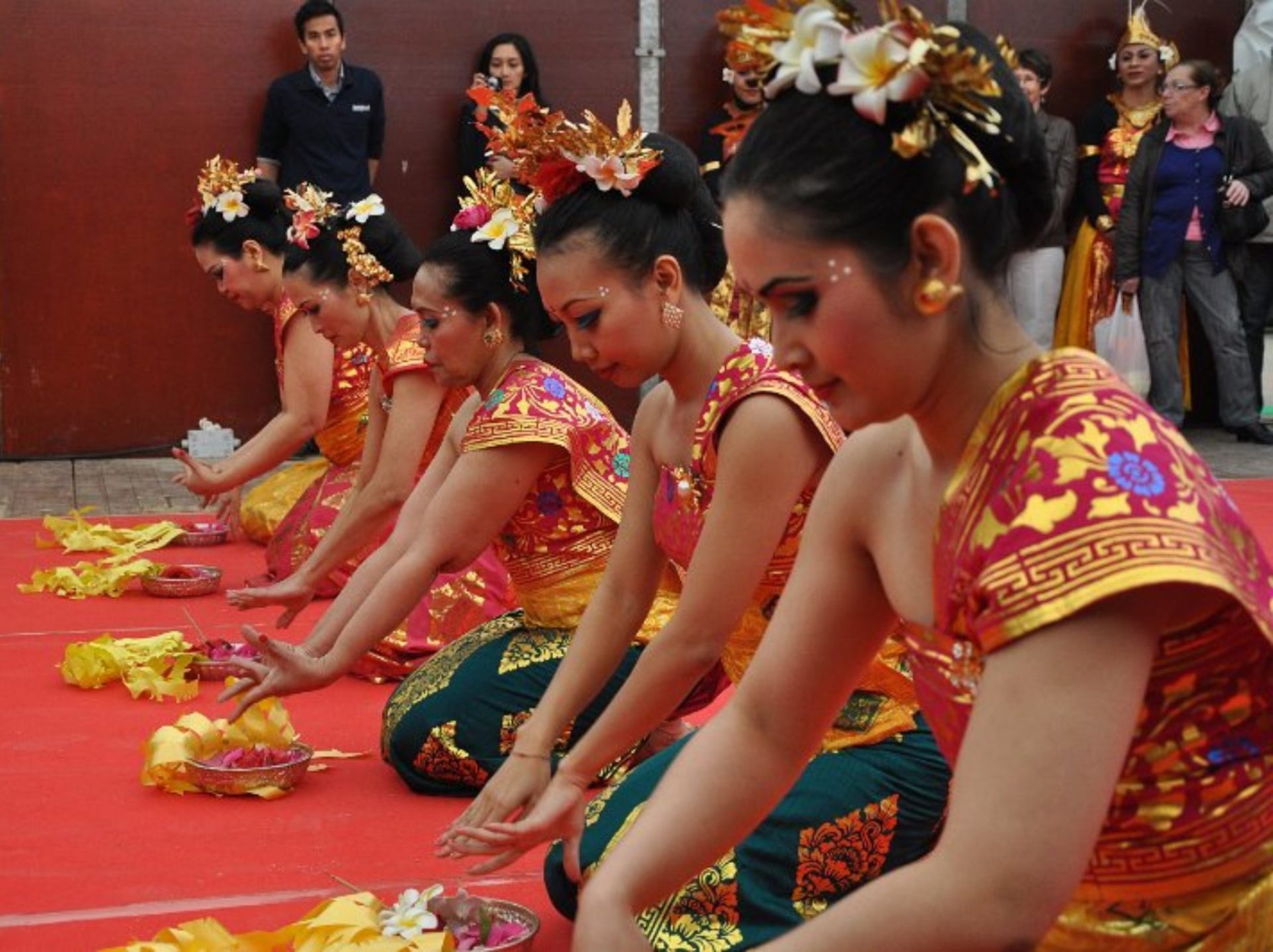 Danse Pendet Sekar Jagat Indonesia Association Paris